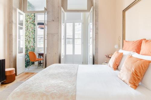 Get a Golden and Flower Flat, Porto