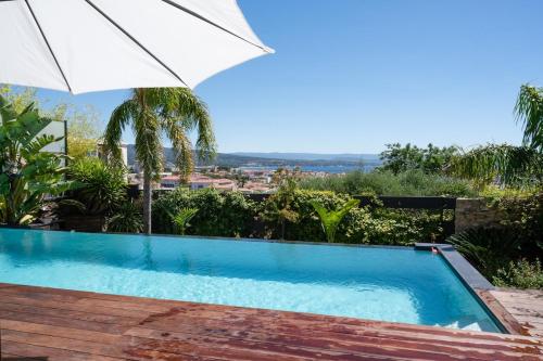 Sea view villa Lou Miradou, piscine,parking, city center & beaches