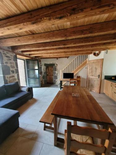 Maison charmante à Alleuze – 90 m² avec terrasse (Maison charmante a Alleuze – 90 m² avec terrasse) in 訥韋格利斯