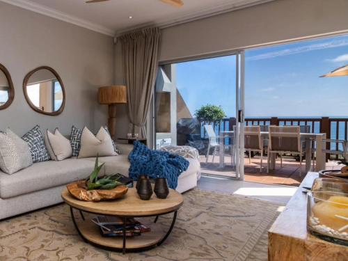Waves & Whales – khách sạn tại Brenton-on-Sea