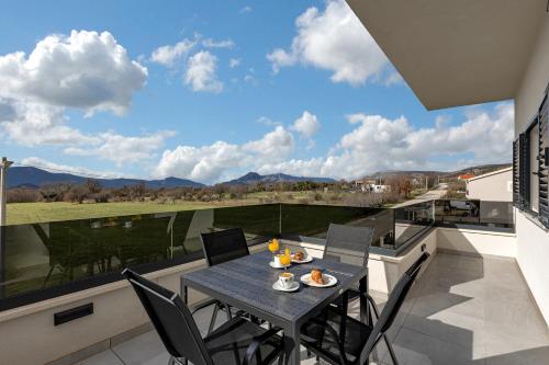 Villa Ante - Private Pool, Wellness & Gym in Sestanovac