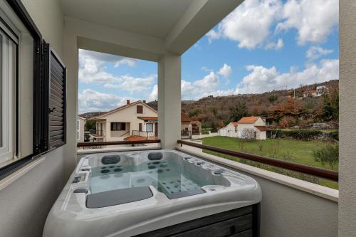 Villa Ante - Private Pool, Wellness & Gym in Sestanovac