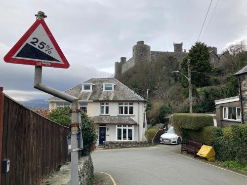 A szálláshely kívülről, Harlech castle and beach home in Harlech