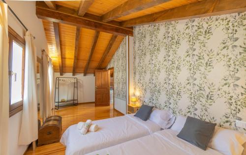 Gran casa de campo con piscina a 15 km de Pamplona in Muruzabal