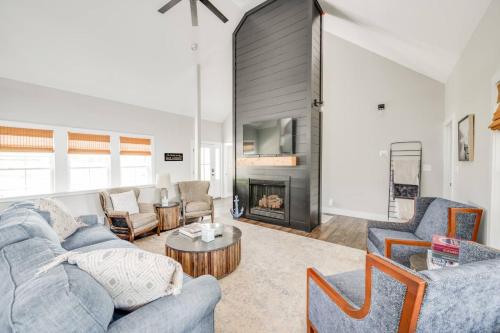 Hideaway Haven - Smith Mountain Lake Retreat Dock Kayaks and Fire Pit - image 7