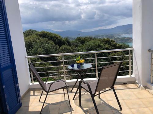 Lovely family villa with stunning sea views in Anogeia