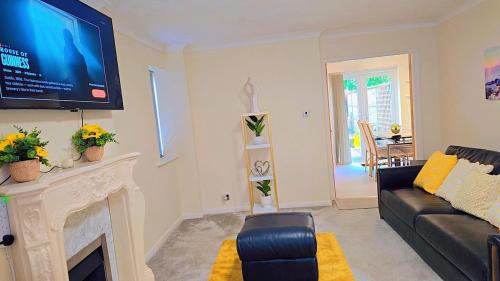 Modern luxury 3-bedroom guesthouse in Wigan in Wigan