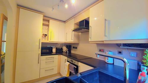 Kitchen, Modern luxury 3-bedroom guesthouse in Wigan in Wigan