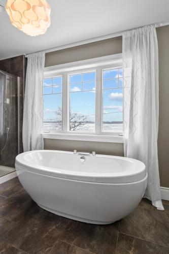 A Getaway on Lake Champlain in Venise-en-Québec (QC)