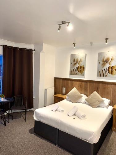 Riverside Guest House