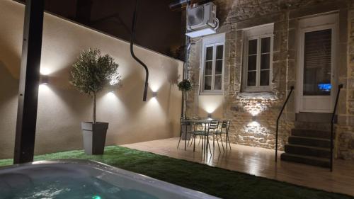 Love room- Le Cocon Osé (Love room- Le Cocon Ose) in Autun