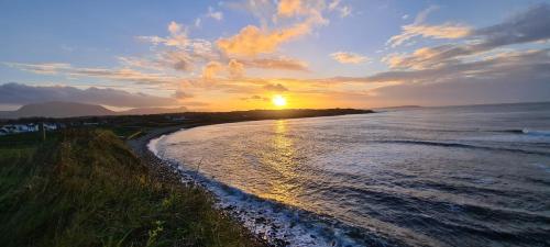 Wild Ocean Embrace - 5 min from surfing in Tullaghan