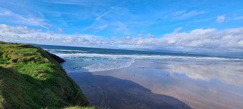 Wild Ocean Embrace - 5 min from surfing in Tullaghan