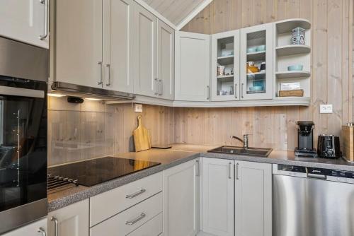Modern family cabin with ski in out, central location in Beitostølen in Beitostolen