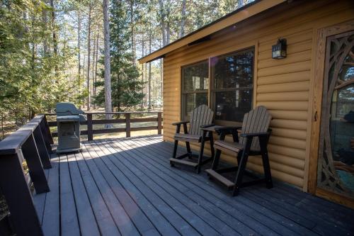 Hotelli välisilme, Traditional Cabin - Family Headquarter - 2 Bed Cabin - Fast Wi-Fi CB09 in Babbitt