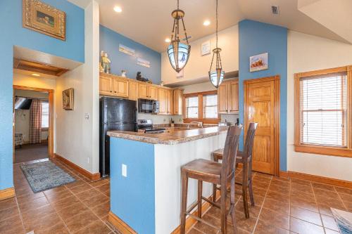 Happy Dog Days - Nags Head MP 11 Ocean View 50 Yds to Beach Elevator Pool Hot Tub Pets OK Flex Stays - image 3