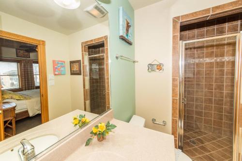 Happy Dog Days - Nags Head MP 11 Ocean View 50 Yds to Beach Elevator Pool Hot Tub Pets OK Flex Stays - image 2