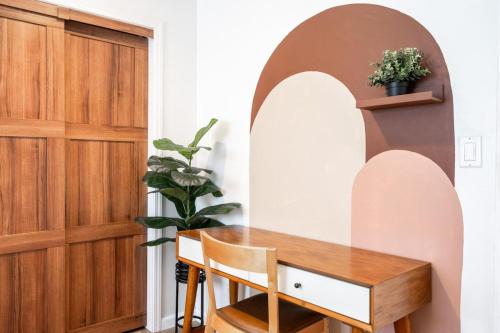 Cozy Designer 3BR 7-mins to Oakland Airport in 聖利安卓