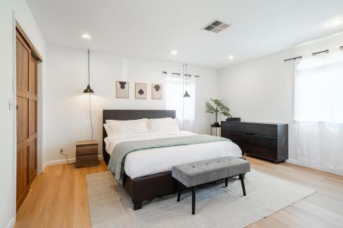 Cozy Designer 3BR 7-mins to Oakland Airport in 聖利安卓