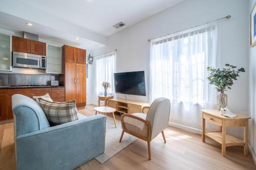 Cozy Designer 3BR 7-mins to Oakland Airport in 聖利安卓