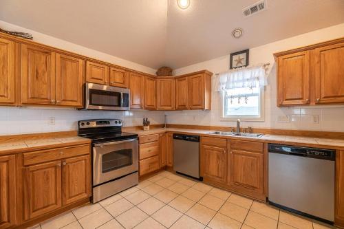 Serenity in Nags Head - MP 11 Oceanfront Ocean View Pool Hot Tub Pets OK YR Flex Stays - image 3