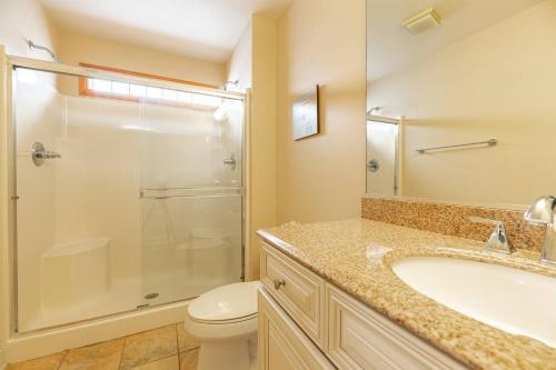 Serenity in Nags Head - MP 11 Oceanfront Ocean View Pool Hot Tub Pets OK YR Flex Stays - image 5