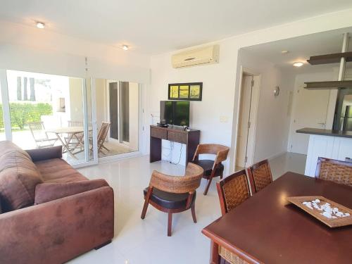 Apartment in Solanas with backyard