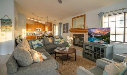 設施, Spacious 3BR Home with Hot Tub & Private Yard in 格羅弗海灘