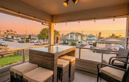 陽台/露台, Spacious 3BR Home with Hot Tub & Private Yard in 格羅弗海灘
