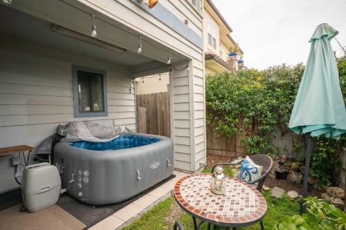 熱水浴缸, Spacious 3BR Home with Hot Tub & Private Yard in 格羅弗海灘