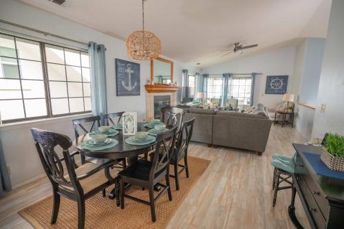設施, Spacious 3BR Home with Hot Tub & Private Yard in 格羅弗海灘