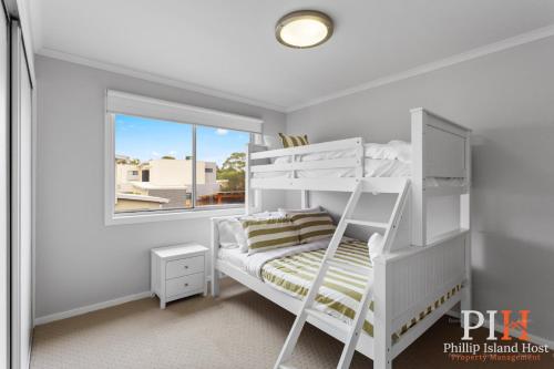 Townhouse with Shared Pool in Cowes - image 4