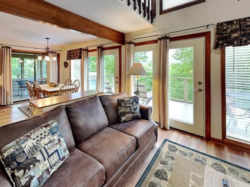 Mountain Charm 3 Bedrooms Sleeps 6 Private Wood Fireplace Pool Table - image 41