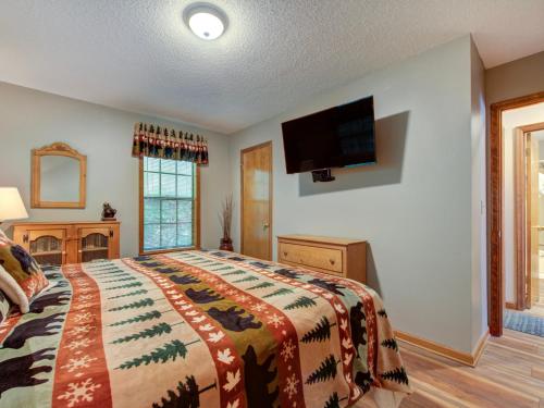 Mountain Charm 3 Bedrooms Sleeps 6 Private Wood Fireplace Pool Table - image 42