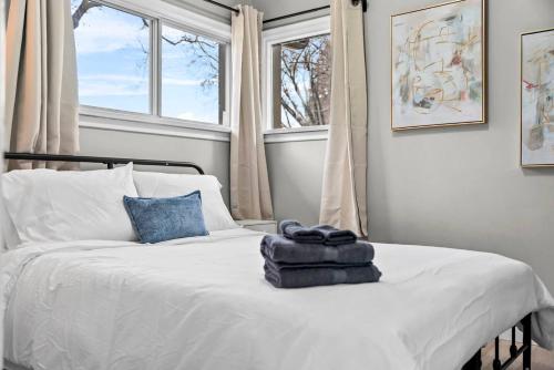 Modern House-3BR/Spacious good for 8/Free Parking - image 5