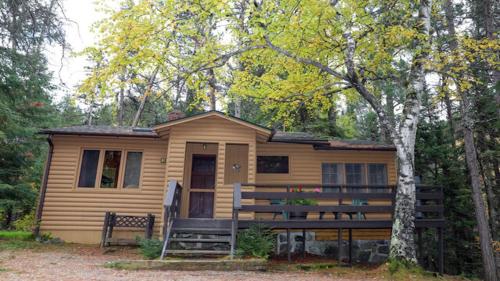 Hotelli välisilme, Traditional Cabin - First on the Water - Nearest to Marine - Netflix CB10 in Babbitt