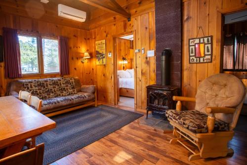 Traditional Cabin - First on the Water - Nearest to Marine - Netflix CB10 in Babbitt