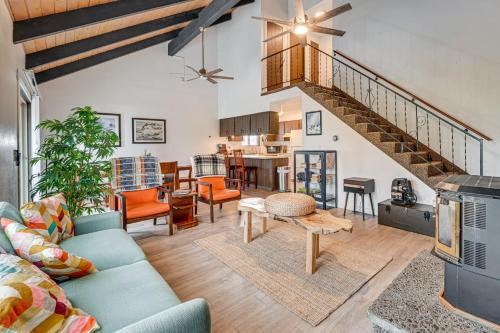 . Near McNary Dam! Pet-Friendly Condo on Golf Course