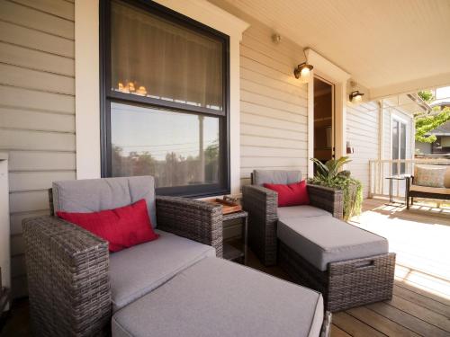 RedTail Inn - 3 Suites Sleeps up to 12 in Ashland City Center