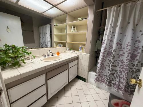 Citrus Loft Room B - Quiet and Convenience Female Only in Covina (Kalifornia)