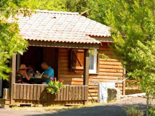 Chalet Confort avec Terrasse - 4 Personnes - API-1-52-1742 in Villarzel-Cabardes
