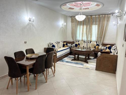 Grand appartement familial - Calme & bien situé à Mèknes – khách sạn tại Ben Mohammed