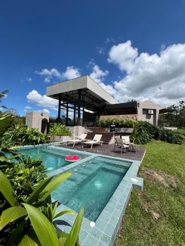 Casa lujosa con piscina y jacuzzi