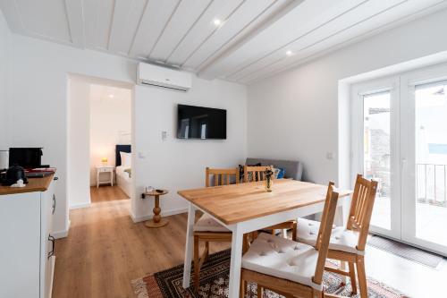 ห้องส่วนกลางสำหรับนั่งเล่น/ดูทีวี, Casa da Chica Apartamento Castelo 1 Esq in โกสตา