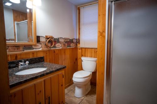 Vannituba, Spacious 3 Bed House - Built for Groups - Smart Tv - Wi-Fi CB11 in Babbitt