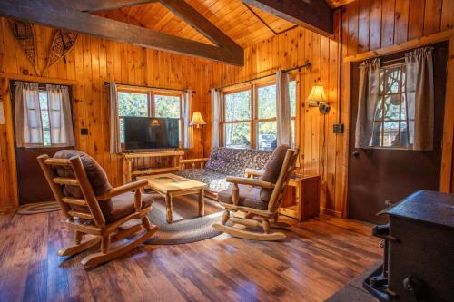 Spacious 3 Bed House - Built for Groups - Smart Tv - Wi-Fi CB11 in Babbitt
