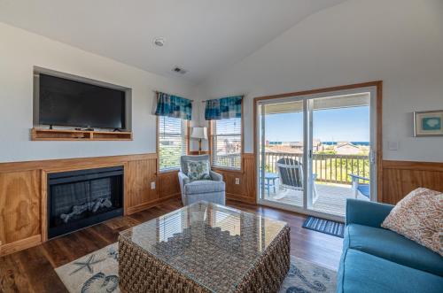 Carolina Cottage - Kitty Hawk, Oceanside, Walk to Beach, Pool, Hot Tub, Pool Table in Κίτι Χουόκ(Βόρεια Καρολίνα)