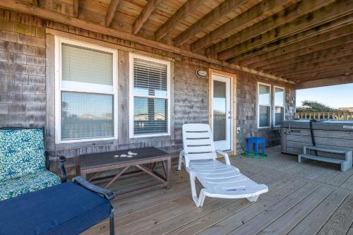 Carolina Cottage - Kitty Hawk, Oceanside, Walk to Beach, Pool, Hot Tub, Pool Table in Κίτι Χουόκ(Βόρεια Καρολίνα)