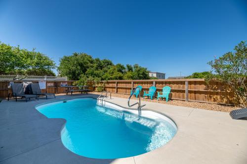 Carolina Cottage - Kitty Hawk, Oceanside, Walk to Beach, Pool, Hot Tub, Pool Table in Κίτι Χουόκ(Βόρεια Καρολίνα)