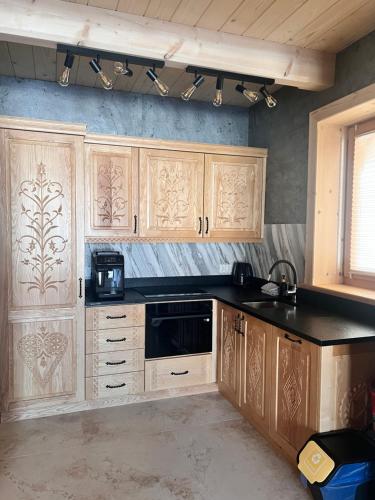 2 bedrooms, 5 beds